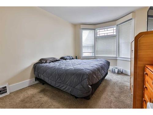 1259 5A Avenue South, Lethbridge, AB - Indoor Photo Showing Bedroom