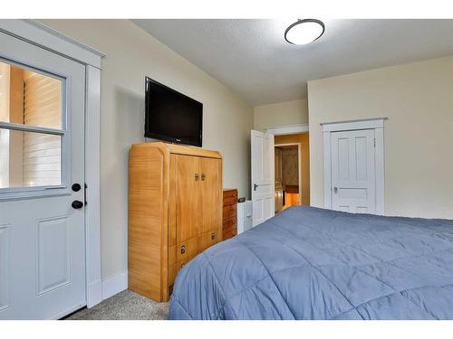 1259 5A Avenue South, Lethbridge, AB - Indoor Photo Showing Bedroom