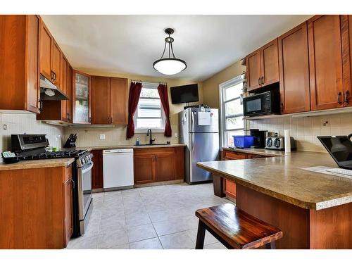 1259 5A Avenue South, Lethbridge, AB - Indoor Photo Showing Kitchen