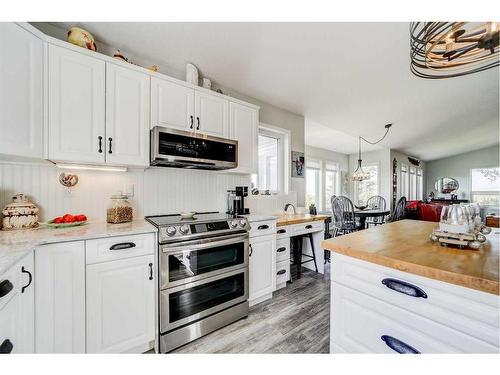 8024 Range Road 30-1, Rural Pincher Creek No. 9, M.D. Of, AB - Indoor Photo Showing Kitchen With Upgraded Kitchen