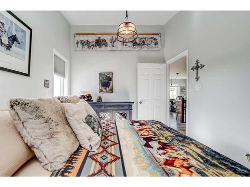 8024 Range Road 30-1, Rural Pincher Creek No. 9, M.D. Of, AB - Indoor Photo Showing Bedroom