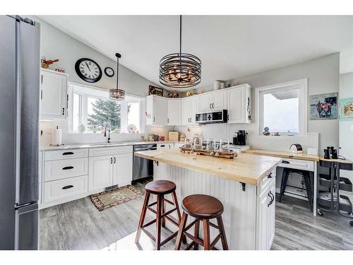 8024 Range Road 30-1, Rural Pincher Creek No. 9, M.D. Of, AB - Indoor Photo Showing Kitchen With Upgraded Kitchen