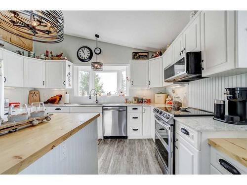 8024 Range Road 30-1, Rural Pincher Creek No. 9, M.D. Of, AB - Indoor Photo Showing Kitchen