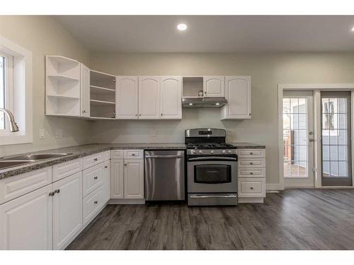 232 3 Avenue E, Bow Island, AB - Indoor Photo Showing Kitchen