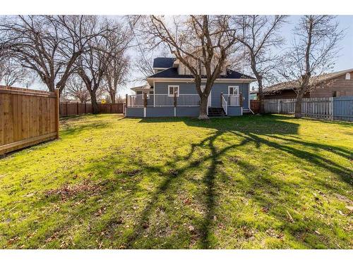 232 3 Avenue E, Bow Island, AB - Outdoor With Backyard