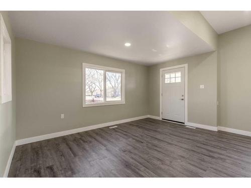 232 3 Avenue E, Bow Island, AB - Indoor Photo Showing Other Room