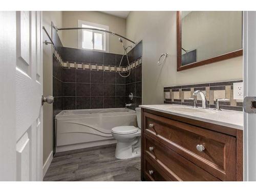 232 3 Avenue E, Bow Island, AB - Indoor Photo Showing Bathroom