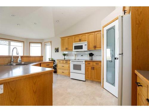 103038 Rge Rd 165, Rural Taber, M.D. Of, AB - Indoor Photo Showing Kitchen With Double Sink