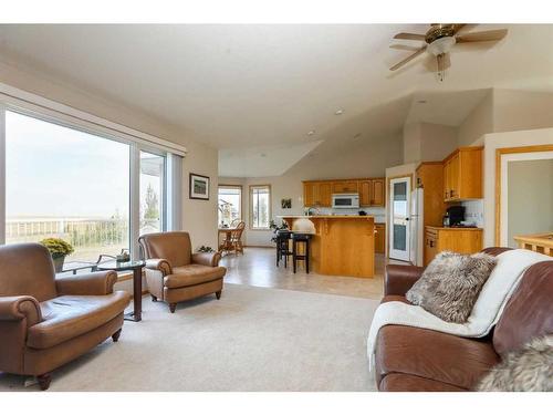 103038 Rge Rd 165, Rural Taber, M.D. Of, AB - Indoor Photo Showing Living Room