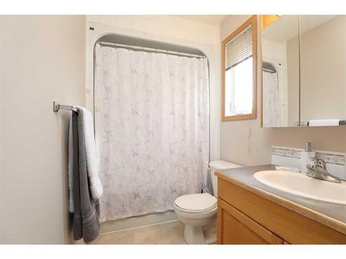 103038 Rge Rd 165, Rural Taber, M.D. Of, AB - Indoor Photo Showing Bathroom