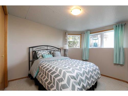 103038 Rge Rd 165, Rural Taber, M.D. Of, AB - Indoor Photo Showing Bedroom