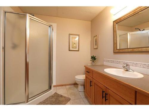 103038 Rge Rd 165, Rural Taber, M.D. Of, AB - Indoor Photo Showing Bathroom