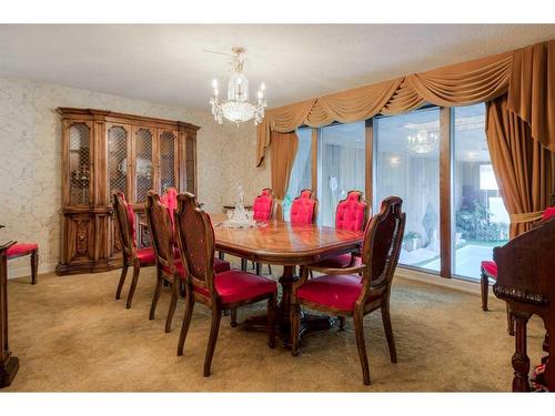 2808 South Parkside Drive South, Lethbridge, AB - Indoor Photo Showing Dining Room