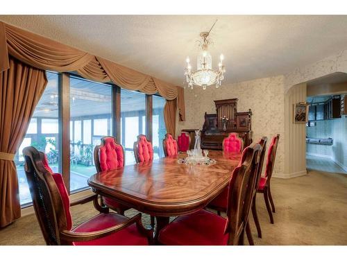 2808 South Parkside Drive South, Lethbridge, AB - Indoor Photo Showing Dining Room