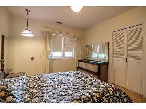 2808 South Parkside Drive South, Lethbridge, AB - Indoor Photo Showing Bedroom