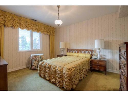 2808 South Parkside Drive South, Lethbridge, AB - Indoor Photo Showing Bedroom