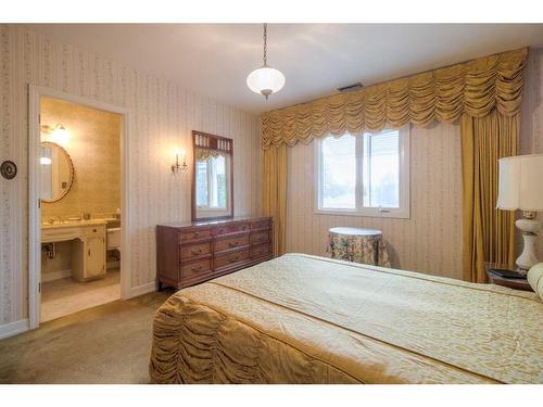 2808 South Parkside Drive South, Lethbridge, AB - Indoor Photo Showing Bedroom