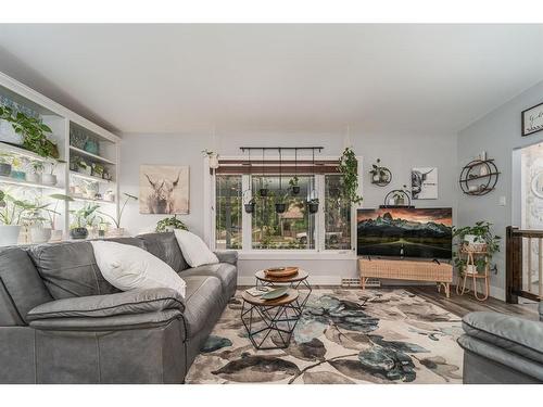 1232 12 Avenue South, Lethbridge, AB - Indoor Photo Showing Living Room