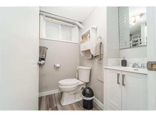 1232 12 Avenue South, Lethbridge, AB - Indoor Photo Showing Bathroom