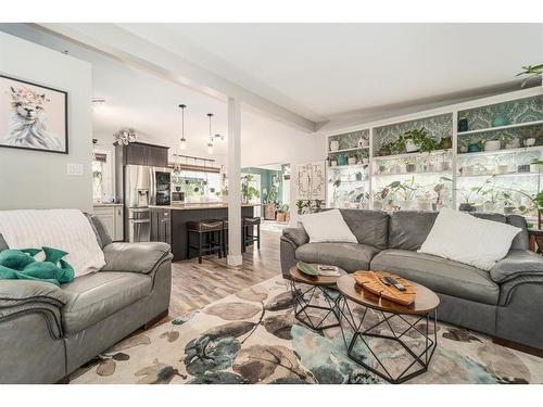 1232 12 Avenue South, Lethbridge, AB - Indoor Photo Showing Living Room