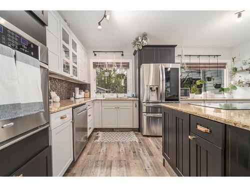 1232 12 Avenue South, Lethbridge, AB - Indoor Photo Showing Kitchen With Upgraded Kitchen