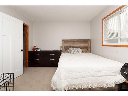 112 Mt Blakiston Road West, Lethbridge, AB - Indoor Photo Showing Bedroom