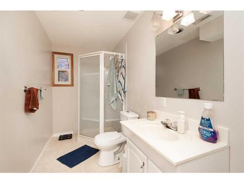 112 Mt Blakiston Road West, Lethbridge, AB - Indoor Photo Showing Bathroom