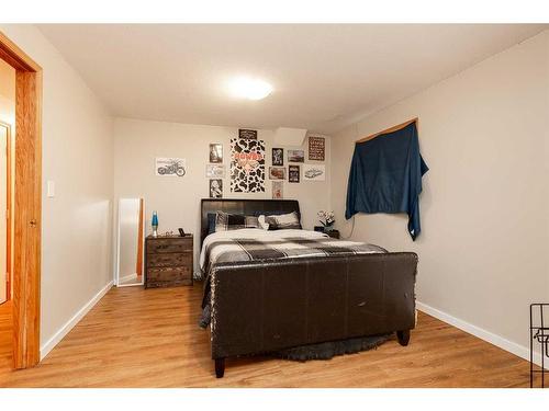 112 Mt Blakiston Road West, Lethbridge, AB - Indoor Photo Showing Bedroom