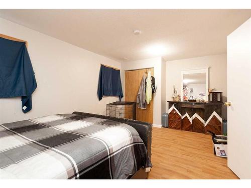 112 Mt Blakiston Road West, Lethbridge, AB - Indoor Photo Showing Bedroom