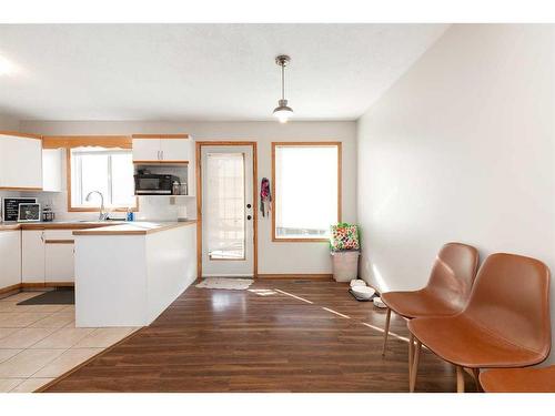 112 Mt Blakiston Road West, Lethbridge, AB - Indoor Photo Showing Kitchen