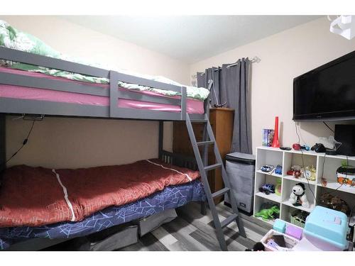 922 11 Street South, Lethbridge, AB - Indoor Photo Showing Bedroom