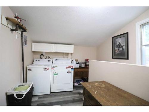 922 11 Street South, Lethbridge, AB - Indoor Photo Showing Laundry Room