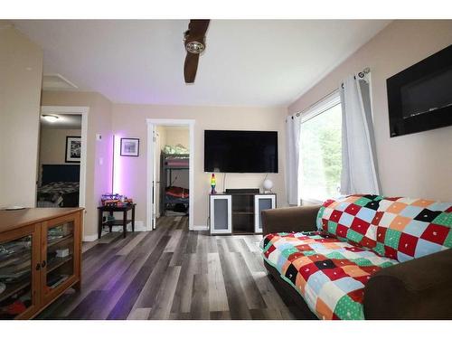 922 11 Street South, Lethbridge, AB - Indoor Photo Showing Bedroom