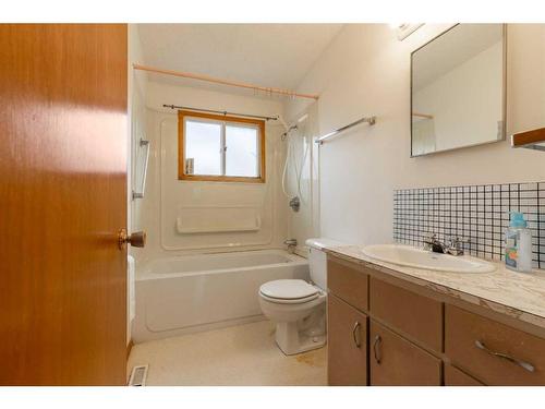 2109 26 Street South, Lethbridge, AB - Indoor Photo Showing Bathroom