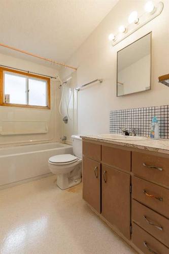 2109 26 Street South, Lethbridge, AB - Indoor Photo Showing Bathroom