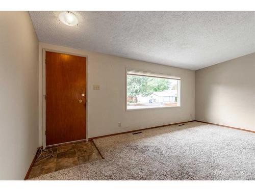 2109 26 Street South, Lethbridge, AB - Indoor Photo Showing Other Room