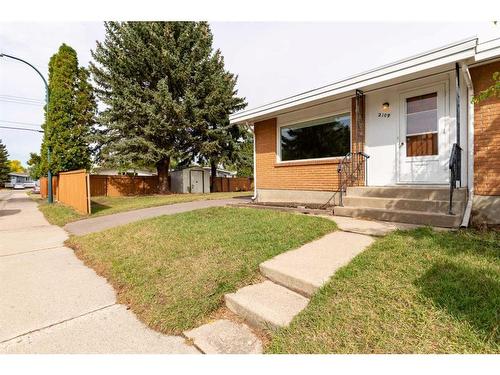 2109 26 Street South, Lethbridge, AB - Outdoor