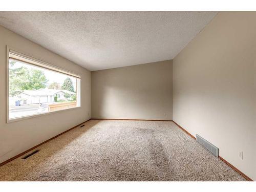 2109 26 Street South, Lethbridge, AB - Indoor Photo Showing Other Room