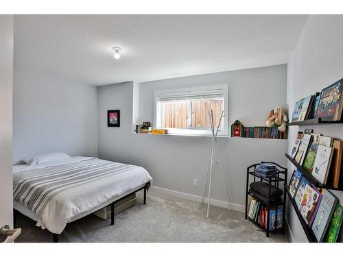 761 Atlantic Cove West, Lethbridge, AB - Indoor Photo Showing Bedroom