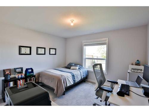 761 Atlantic Cove West, Lethbridge, AB - Indoor Photo Showing Bedroom