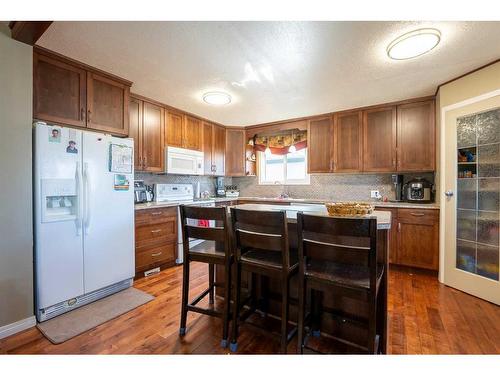 2007 15 Street, Coaldale, AB - Indoor Photo Showing Kitchen