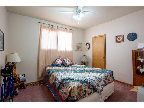 2007 15 Street, Coaldale, AB - Indoor Photo Showing Bedroom