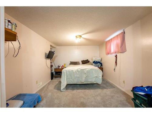 2007 15 Street, Coaldale, AB - Indoor Photo Showing Bedroom