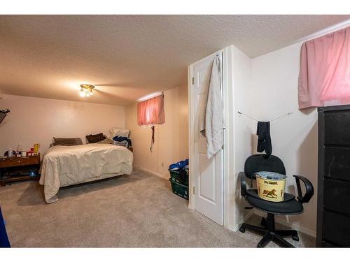 2007 15 Street, Coaldale, AB - Indoor Photo Showing Bedroom