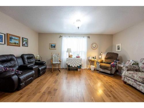 2007 15 Street, Coaldale, AB - Indoor Photo Showing Living Room