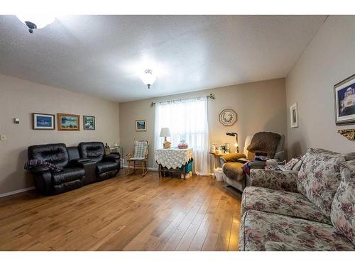 2007 15 Street, Coaldale, AB - Indoor Photo Showing Living Room