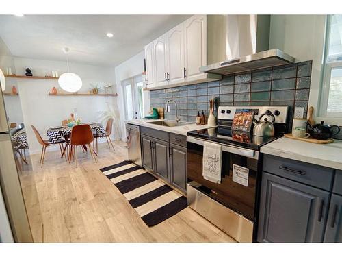 2414 14 Street North, Lethbridge, AB - Indoor Photo Showing Kitchen