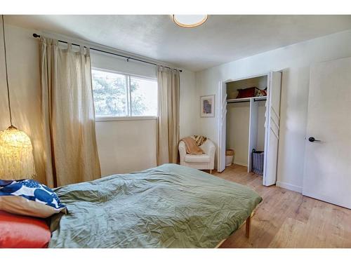 2414 14 Street North, Lethbridge, AB - Indoor Photo Showing Bedroom