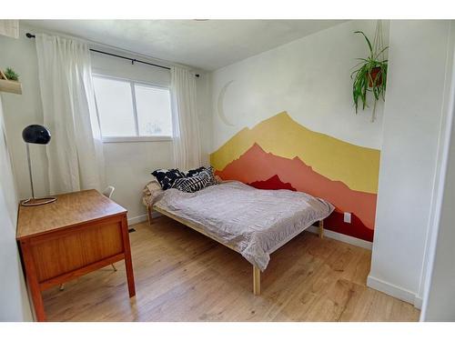 2414 14 Street North, Lethbridge, AB - Indoor Photo Showing Bedroom