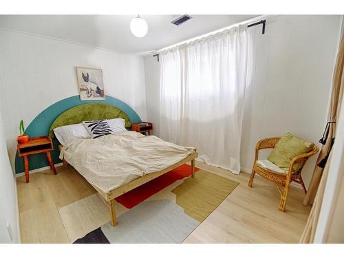 2414 14 Street North, Lethbridge, AB - Indoor Photo Showing Bedroom